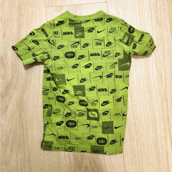Nike Green Logo T-Shirt: The Nike Tee sz S boys - Picture 2 of 3